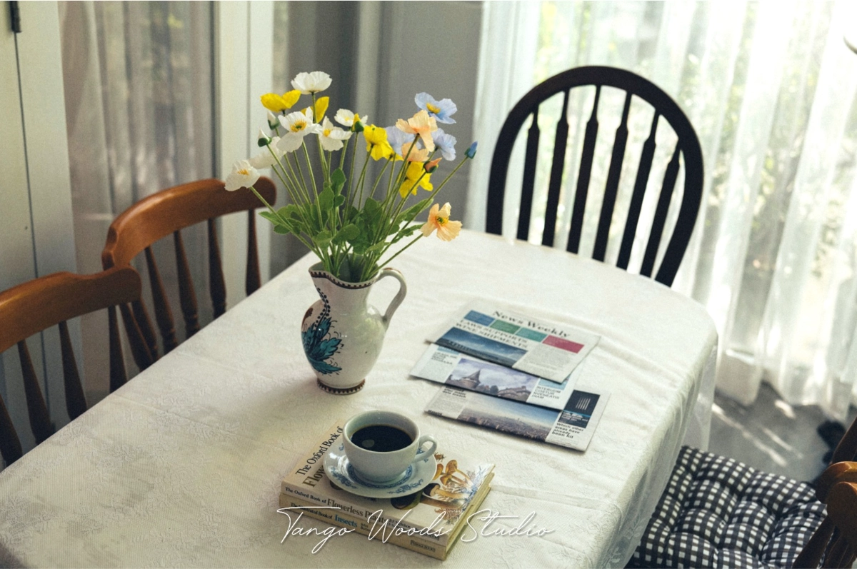 บรรยากาศสตูดิโอแสงธรรมชาติ แสงจากหน้าต่างให้โทนนุ่มเป็นธรรมชาติ